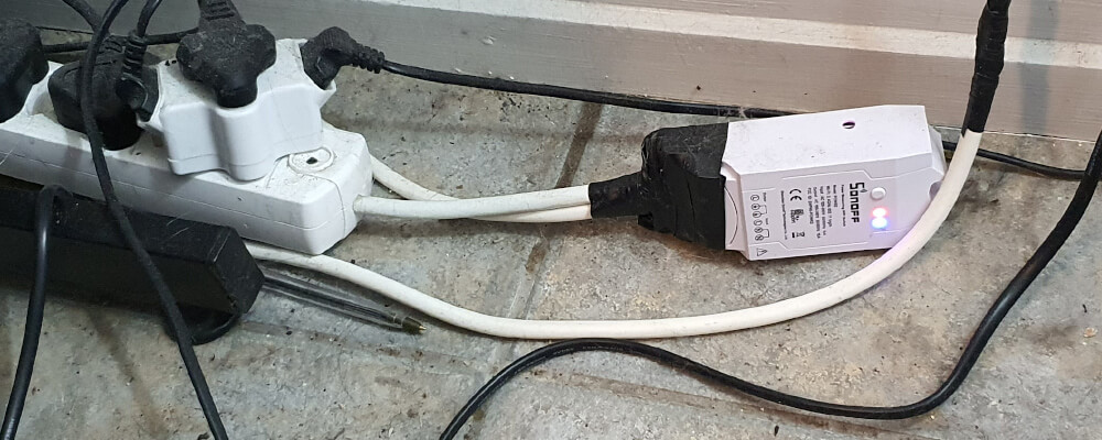 Sonoff POW R2 wired to a lead with a multiplug